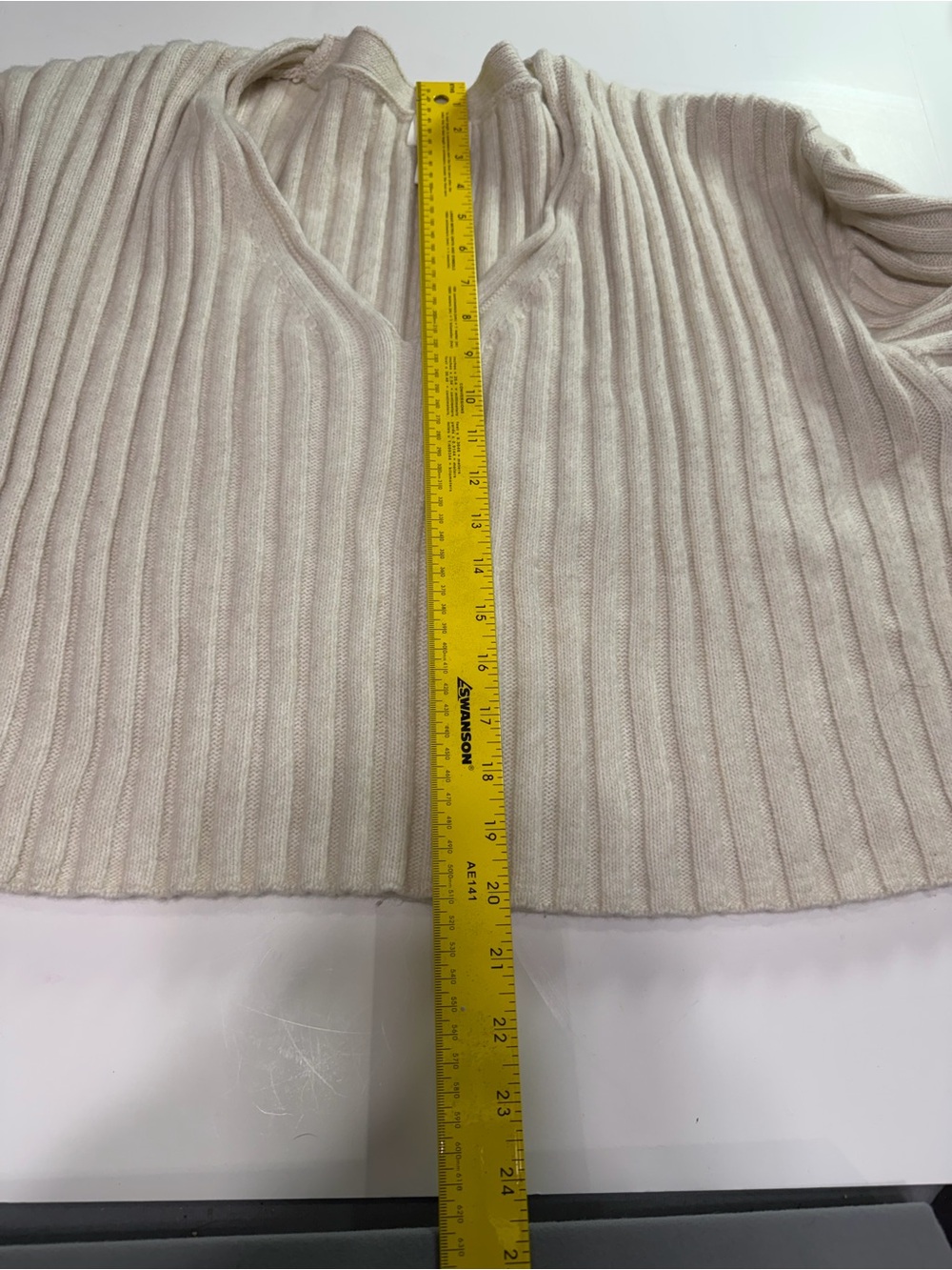 H&M Cream Ribbed V-Neck Sweater - Picture 6 of 6